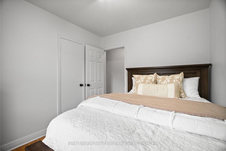 Photo 16 at 14 Hopkins Court, Dundas, Hamilton