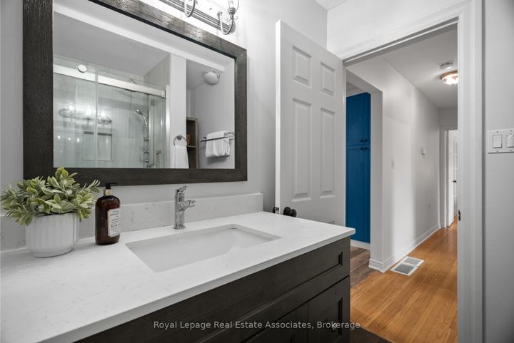 Photo 20 at 14 Hopkins Court, Dundas, Hamilton