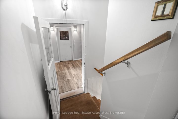 Photo 21 at 14 Hopkins Court, Dundas, Hamilton