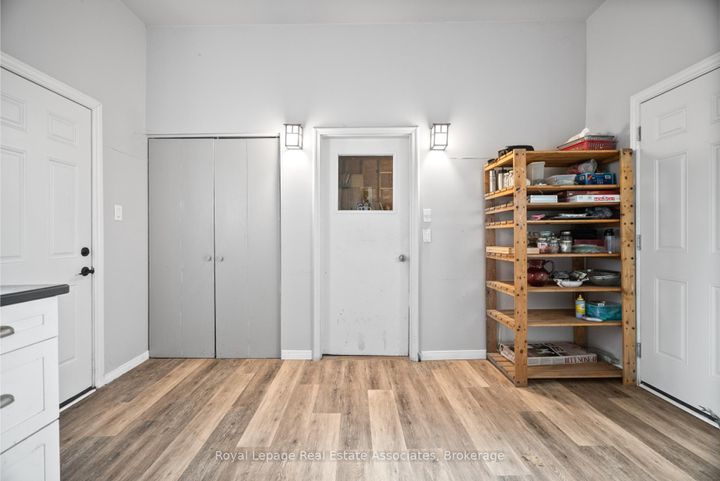 Photo 22 at 14 Hopkins Court, Dundas, Hamilton