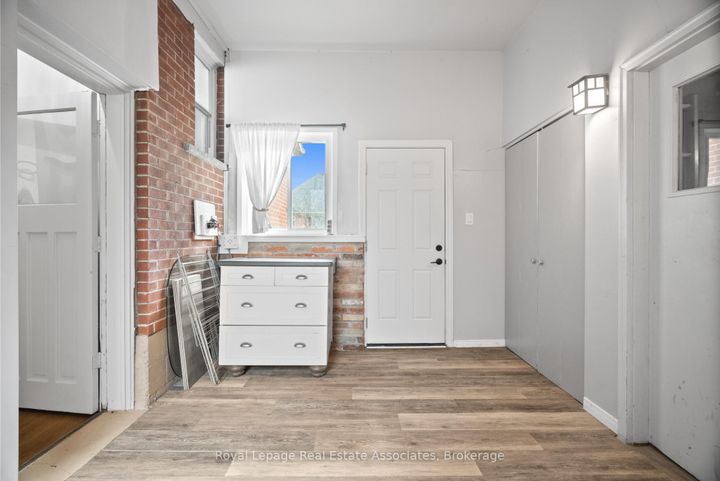Photo 23 at 14 Hopkins Court, Dundas, Hamilton