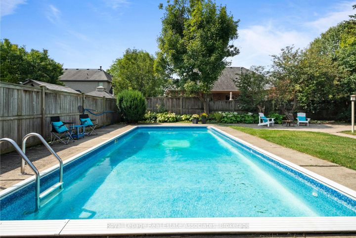Photo 32 at 14 Hopkins Court, Dundas, Hamilton