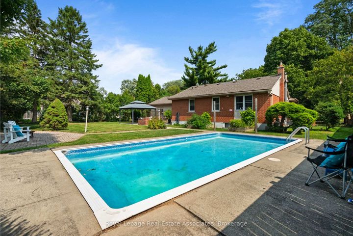 Photo 33 at 14 Hopkins Court, Dundas, Hamilton