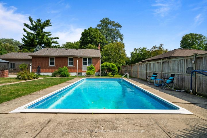Photo 34 at 14 Hopkins Court, Dundas, Hamilton