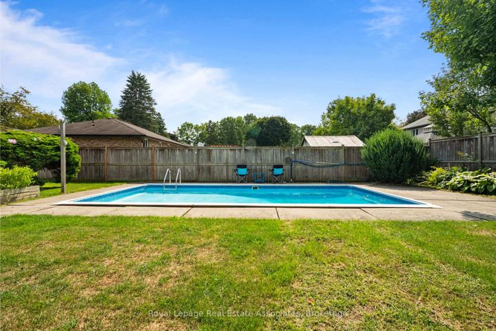 Photo 35 at 14 Hopkins Court, Dundas, Hamilton