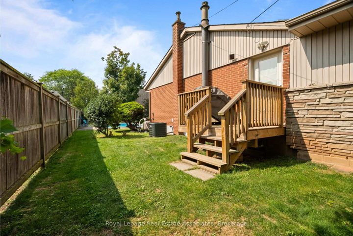 Photo 37 at 14 Hopkins Court, Dundas, Hamilton