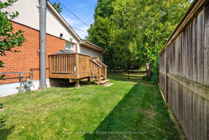 Photo 38 at 14 Hopkins Court, Dundas, Hamilton