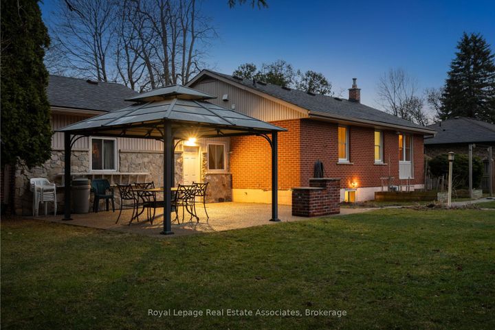 Photo 39 at 14 Hopkins Court, Dundas, Hamilton