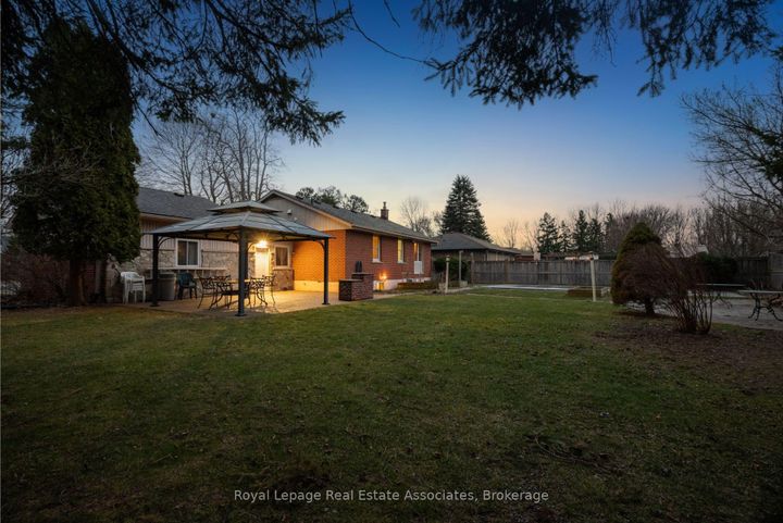 Photo 40 at 14 Hopkins Court, Dundas, Hamilton
