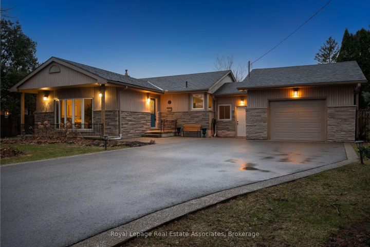Photo 41 at 14 Hopkins Court, Dundas, Hamilton