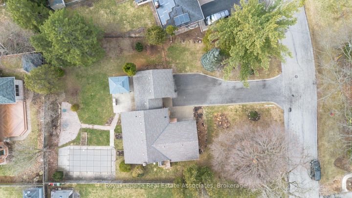Photo 42 at 14 Hopkins Court, Dundas, Hamilton
