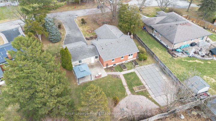 Photo 43 at 14 Hopkins Court, Dundas, Hamilton