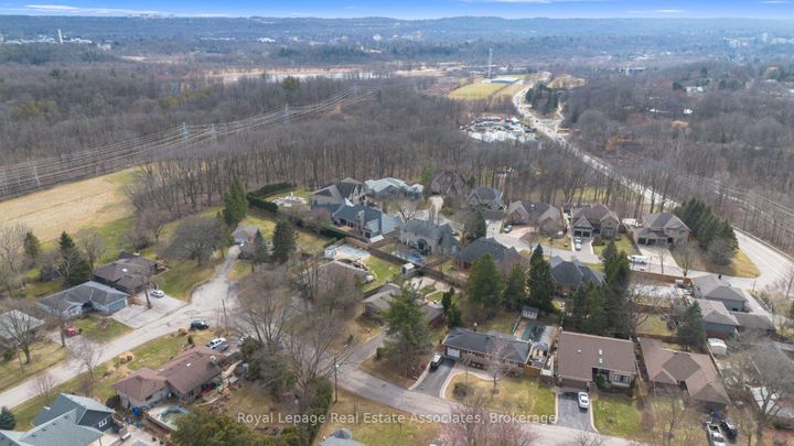 Photo 44 at 14 Hopkins Court, Dundas, Hamilton