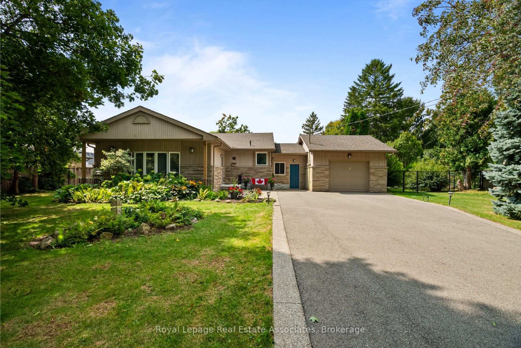 14 Hopkins Court, Dundas, Hamilton 2