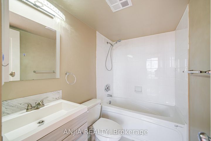 Photo 12 at 908 - 1 Rean Drive, Bayview Village, Toronto