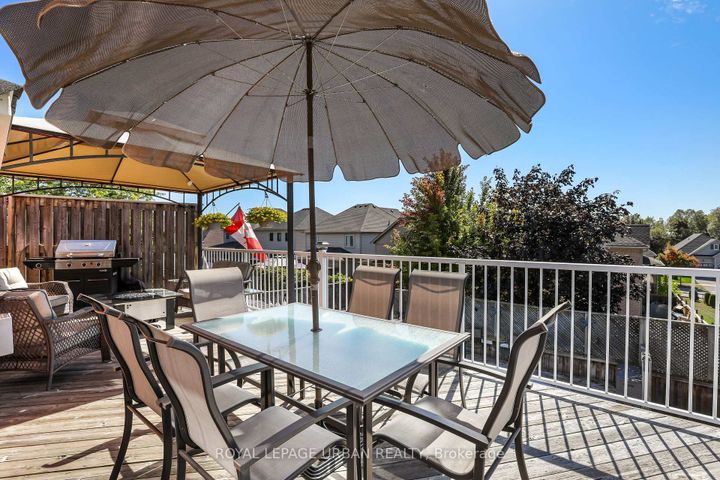 Photo 3 at 1081 Keswick Court, Pinecrest, Oshawa