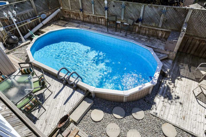 Photo 5 at 1081 Keswick Court, Pinecrest, Oshawa