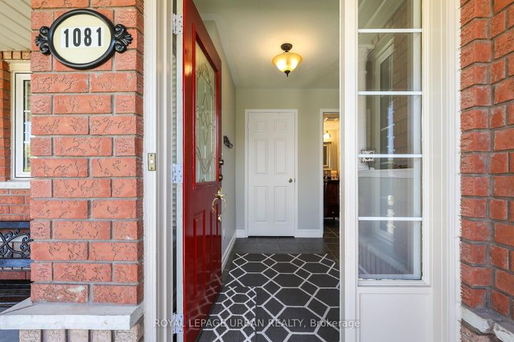 Photo 7 at 1081 Keswick Court, Pinecrest, Oshawa