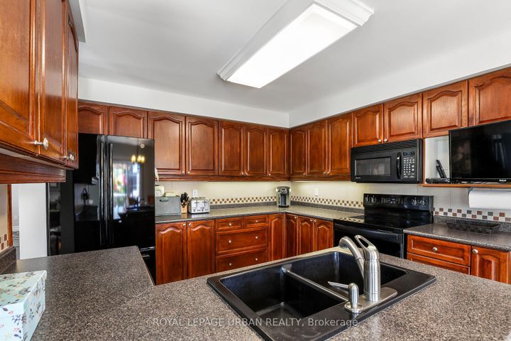 Photo 19 at 1081 Keswick Court, Pinecrest, Oshawa