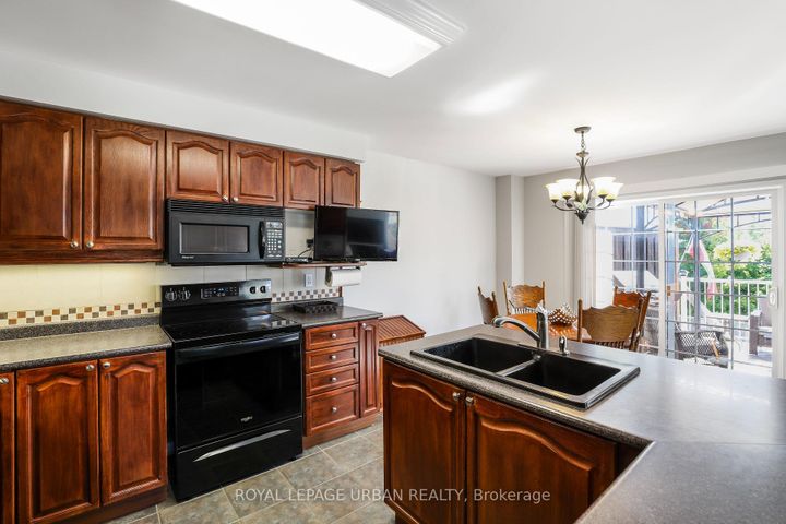 Photo 21 at 1081 Keswick Court, Pinecrest, Oshawa