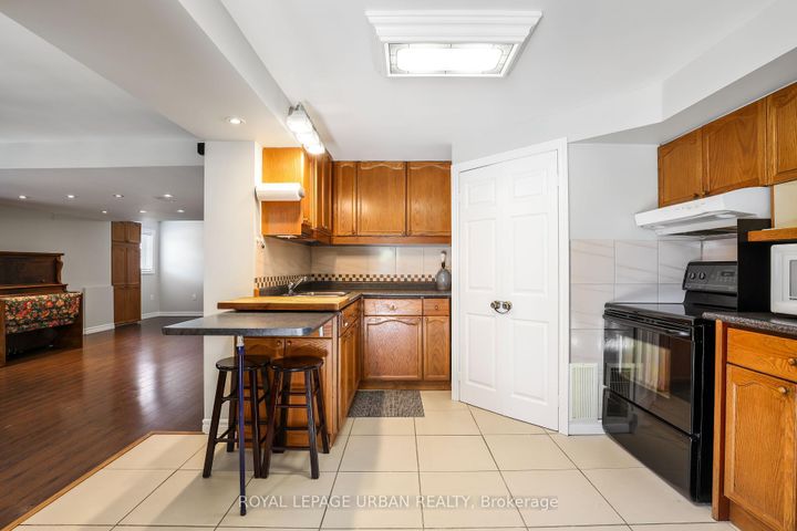 Photo 36 at 1081 Keswick Court, Pinecrest, Oshawa