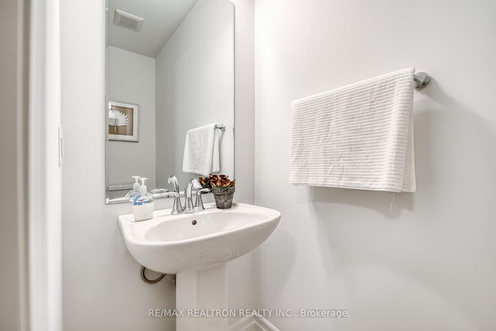 Photo 9 at 63 Greenridge Crescent, Victoria Square, Markham