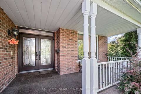 Photo 2 at 973 Mountview Court, Pinecrest, Oshawa