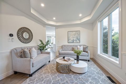 Photo 7 at 973 Mountview Court, Pinecrest, Oshawa