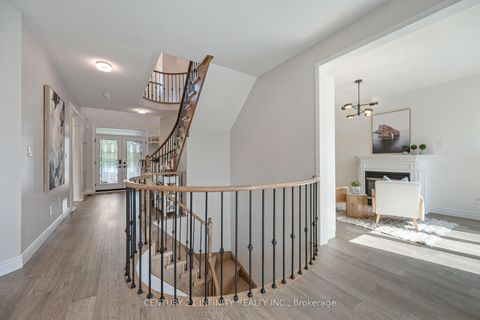 Photo 9 at 973 Mountview Court, Pinecrest, Oshawa