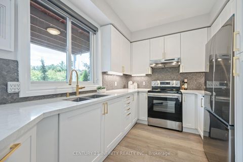 Photo 12 at 973 Mountview Court, Pinecrest, Oshawa