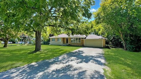 Photo 2 at 11 Uplands Avenue, Uplands, Vaughan
