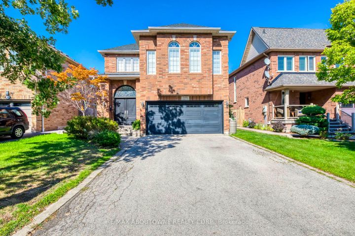Photo 4 at 2491 Logan Avenue, RO River Oaks, Oakville
