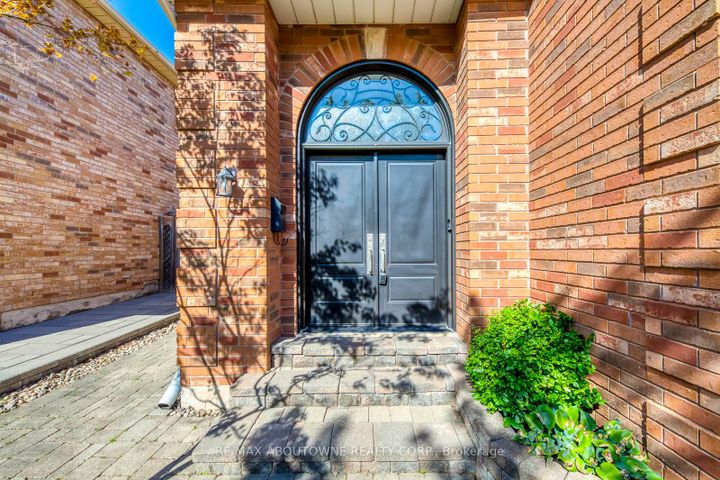 Photo 5 at 2491 Logan Avenue, RO River Oaks, Oakville