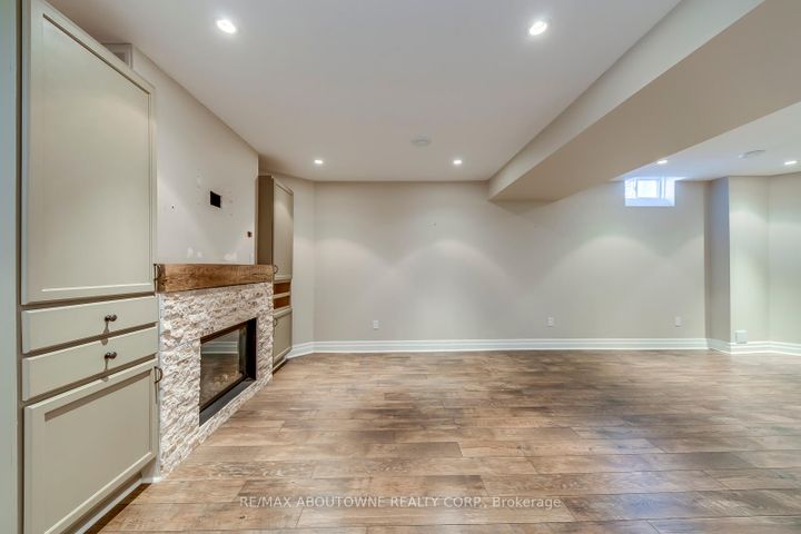 Photo 41 at 2491 Logan Avenue, RO River Oaks, Oakville