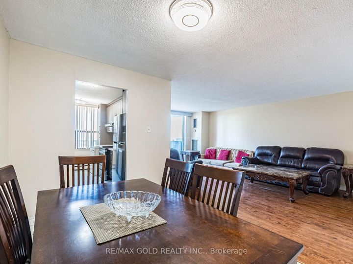 Photo 16 at 1010 - 17 Knightsbridge Road, Queen Street Corridor, Brampton