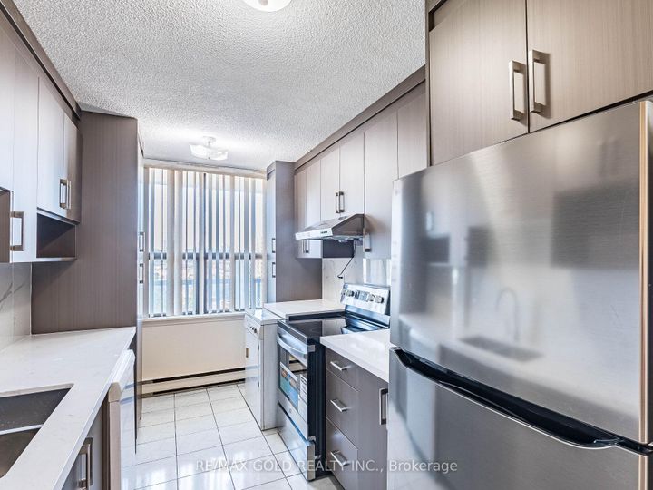 Photo 17 at 1010 - 17 Knightsbridge Road, Queen Street Corridor, Brampton