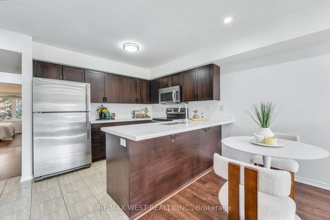 Photo 9 at 12 - 15 Hays Boulevard, RO River Oaks, Oakville