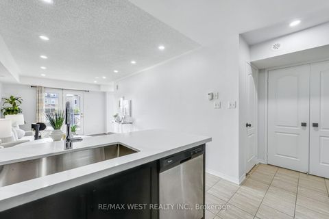 Photo 12 at 12 - 15 Hays Boulevard, RO River Oaks, Oakville