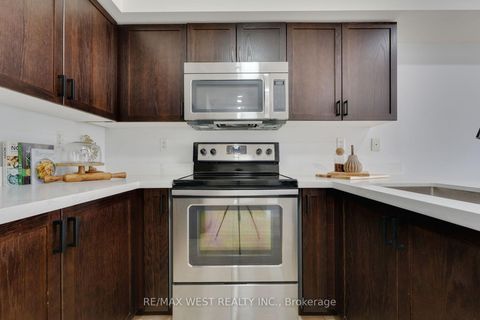 Photo 14 at 12 - 15 Hays Boulevard, RO River Oaks, Oakville