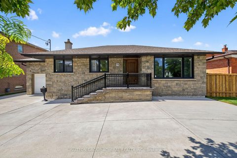 Photo 3 at 34 Knox Avenue, Humber Summit, Toronto