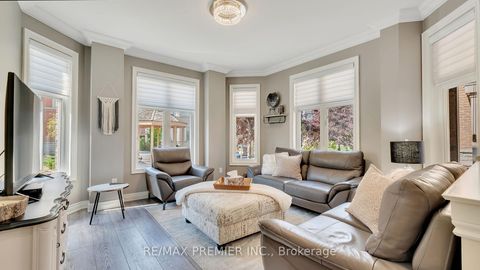 Photo 7 at 10 Henry Peters Lane, East Woodbridge, Vaughan
