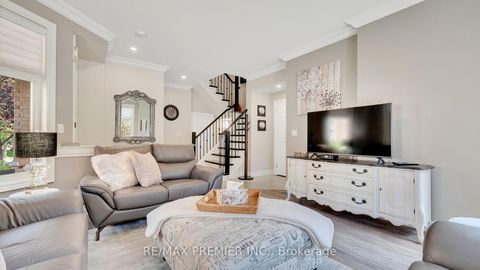 Photo 8 at 10 Henry Peters Lane, East Woodbridge, Vaughan