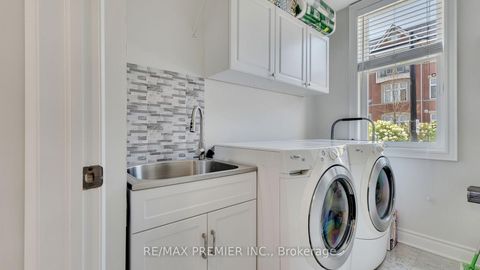 Photo 10 at 10 Henry Peters Lane, East Woodbridge, Vaughan