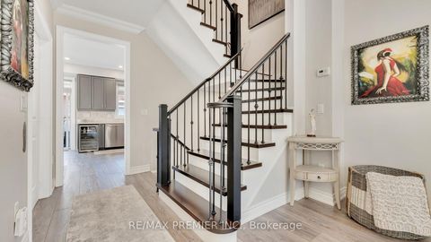 Photo 12 at 10 Henry Peters Lane, East Woodbridge, Vaughan
