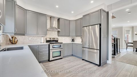 Photo 13 at 10 Henry Peters Lane, East Woodbridge, Vaughan