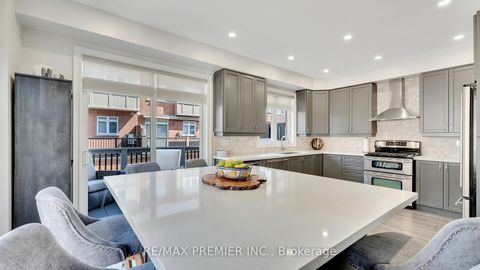 Photo 17 at 10 Henry Peters Lane, East Woodbridge, Vaughan