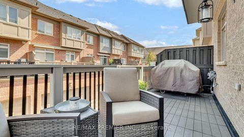 Photo 21 at 10 Henry Peters Lane, East Woodbridge, Vaughan