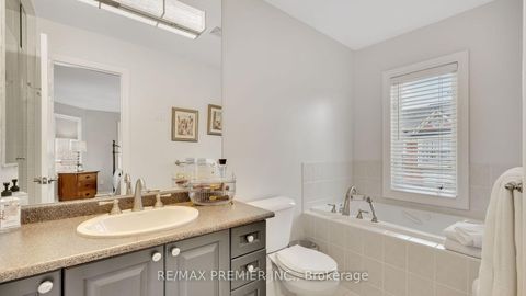 Photo 34 at 10 Henry Peters Lane, East Woodbridge, Vaughan