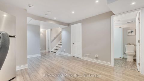 Photo 40 at 10 Henry Peters Lane, East Woodbridge, Vaughan
