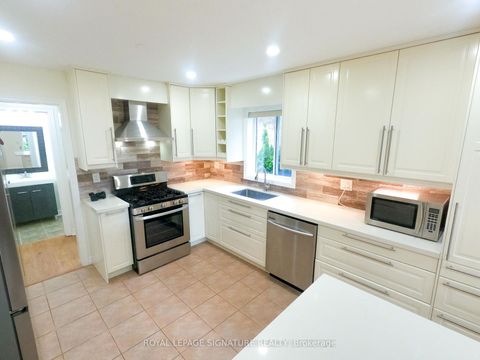 Photo 12 at 47 LAKE Crescent, Holly, Barrie Photo 12 at 47 LAKE Crescent, Holly, Barrie